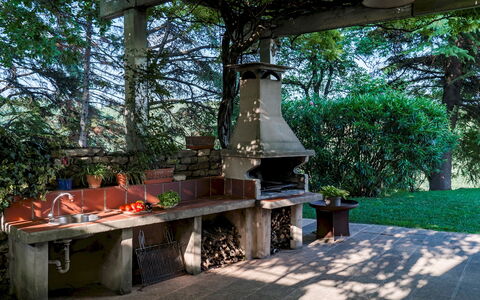 Villa degli Ulivi 8: Tuin, Backyard, Schaduw, Landscaping, Outdoor Structuur, Bloempot, Gazon, Ontwerp, Werf, Patio