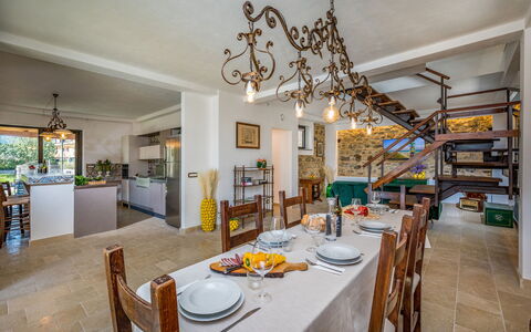 Villa Gallus 6: Meubilair, Flooring, Interieur Ontwerp, Plafond, Tafel, Verdieping, Keuken En Eettafel, Stoel, Deur, Eetkamer