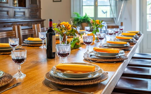 Le Colombelline 12: Meubilair, Tableware, Tafel, Serveware, Dishware, Stoel, Keuken En Eettafel, Eetkamer, Textiel