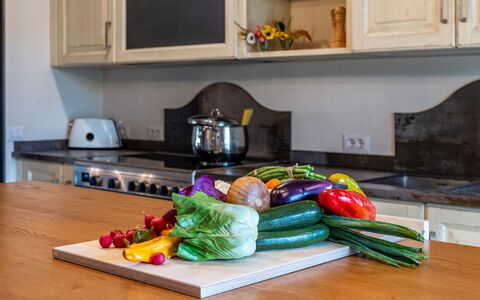 Le Colombelline 12: Countertop, Keuken, Tableware, Meubilair, Voedsel, Toestel Van De Keuken, Ingrediënt, Fruit, Produceren, Natuurlijke Voedingsmiddelen