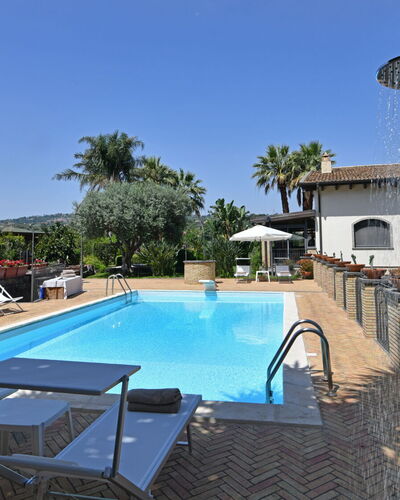 Villa Biddizza 10: Zwembad, Toevlucht, Hotel, Hacienda, Eco Hotel, Villa, Paraplu, Stoel, Ligstoel