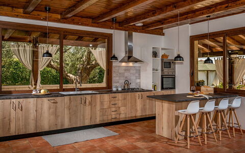 Villa Cutrera 8: Keuken, Meubilair, Hout, Flooring, Interieur Ontwerp, Cabinetry, Countertop, Plafond, Verdieping, Houten Vloer