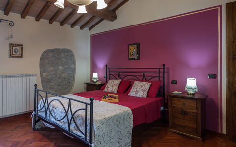 Dimora Alessandra 4: Meubilair, Interieur Ontwerp, Slaapkamer, Bed, Muur, Flooring, Verdieping, Bedding, Laken, Kamer