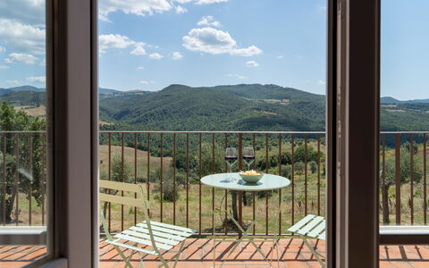 Casolare San Martino 12: Bergachtig Landvormen, Heuvel, Bergketen, Balkon, Heuvel Station, Eco Hotel, Ridge, Beits, Hardwood, Vallei