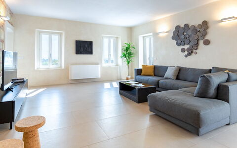 Villa Boemia 10: Meubilair, Interieur Ontwerp, Bankstel, Flooring, Verdieping, Muur, Woonkamer, Kamer, Hout, Plafond