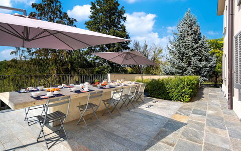 Villa Boemia 10: Meubilair, Stoel, Buitenmeubels, Tafel, Buitentafel, Keuken En Eettafel, Schaduw, Paraplu, Tuin, Patio