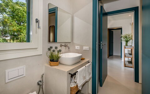 Casavento Puzziteddu 6: Muur, Interieur Ontwerp, Flooring, Hout, Verdieping, Loodgieterswerkinrichting, Huis, Badkamer, Deur, Verlichting