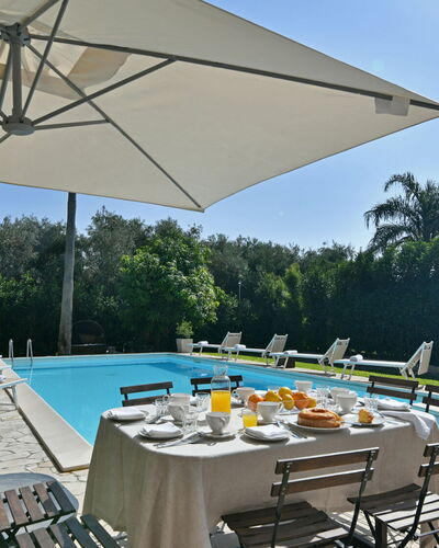 Villa Afrodite 8: Zwembad, Paraplu, Buitenmeubels, Meubilair, Toevlucht, Stoel, Schaduw, Ligstoel, Eco Hotel, Hotel