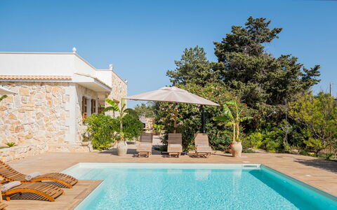 Villa i Mori 4: Zwembad, Toevlucht, Landgoed, Eco Hotel, Villa, Landscaping, Hacienda, Paraplu, Hotel