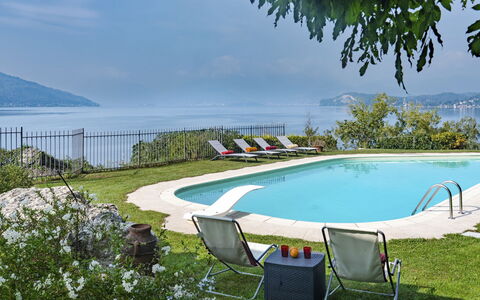 Villa Eden 8: Zwembad, Toevlucht, Bergketen, Eco Hotel, Kust, Badplaats, Villa, Boerderij, Buitenmeubels