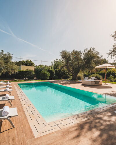 Trulli Biancapetra 8+2: Zwembad, Toevlucht, Landgoed, Buitenmeubels, Eco Hotel, Hacienda, Tuin, Landscaping, Ligstoel, Villa