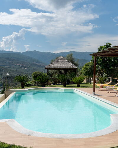 Villa Vittorio 6+2: Zwembad, Water, Toevlucht, Buitenmeubels, Eco Hotel, Thermae, Waterpartij, Schaduw, Stoel, Hacienda
