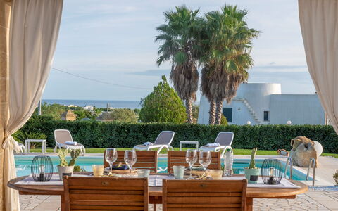Villa Serena 4: Blauw, Meubilair, Buitenmeubels, Zwembad, Toevlucht, Stoel, Schaduw, Paraplu, Eco Hotel, Landscaping