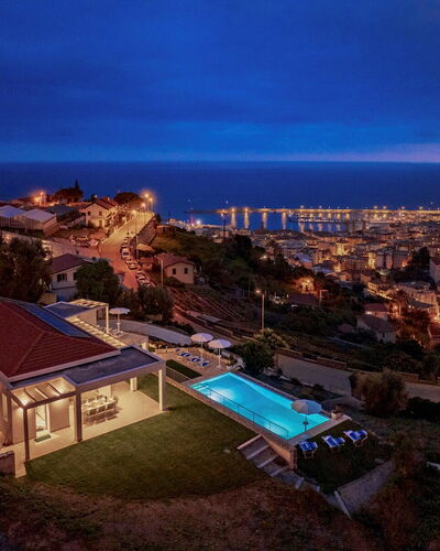 Villa Gioia 8: Zwembad, Toevlucht, Landgoed, Schemer, Badplaats, Villa, Hotel, Avond, Eco Hotel, Badplaats