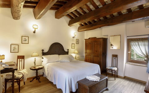 Casatorre 6+2: Meubilair, Bed, Muur, Slaapkamer, Laken, Bedding, Interieur Ontwerp, Flooring, Huis, Bed Frame