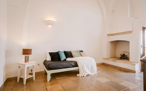 Masseria Samali 14+4: Flooring, Meubilair, Interieur Ontwerp, Verdieping, Plafond, Verlichting, Kamer, Houten Vloer, Slaapkamer, Bed