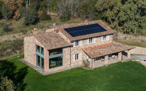 Villa Dada 10: Huis, Huis, Verblijf, Dak, Boerderij, Landgoed, Tuin, Gazon, Werf, Villa