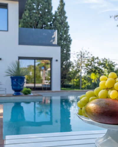 Onda 8: Zwembad, Huis, Toevlucht, Eco Hotel, Tuin, Landgoed, Landscaping, Waterpartij, Villa, Schaduw