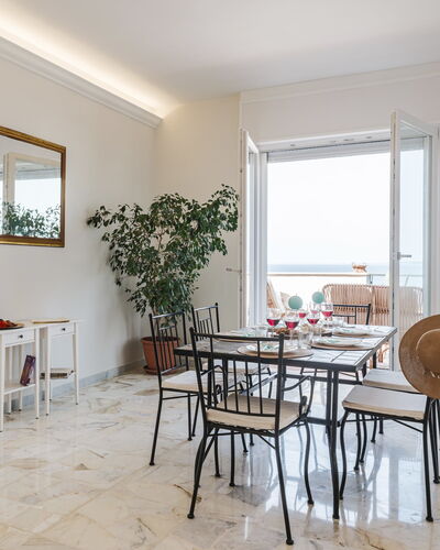 Nova Domus 6: Meubilair, Flooring, Verdieping, Interieur Ontwerp, Tafel, Stoel, Keuken En Eettafel, Zee, Plafond, Kamer