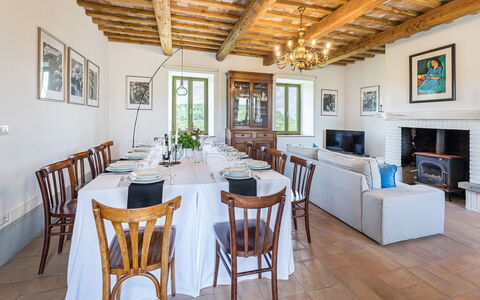 Villa a Casa di Giovanni 12: Meubilair, Interieur Ontwerp, Tafel, Hout, Stoel, Eetkamer, Plafond, Keuken En Eettafel, Flooring, Kamer