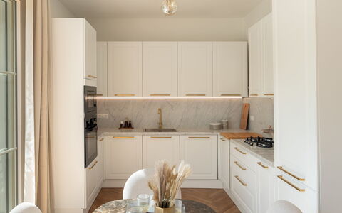 Casa Amare 4+2: Keuken, Countertop, Toestel Van De Keuken, Interieur Ontwerp, Flooring, Cabinetry, Hout, Major Appliance, Meubilair, Verdieping