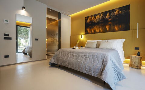 Villa Maria Paradiso 10: Interieur Ontwerp, Bed, Meubilair, Flooring, Slaapkamer, Verdieping, Muur, Plafond, Hout, Laken