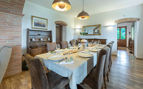 Villa Pianello 10: Meubilair, Interieur Ontwerp, Tafel, Stoel, Flooring, Hout, Plafond, Eetkamer, Keuken En Eettafel, Kamer