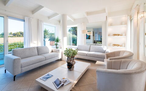 Villa Bianca 10: Meubilair, Interieur Ontwerp, Bankstel, Flooring, Verdieping, Woonkamer, Tafel, Huis, Kamer, Hout