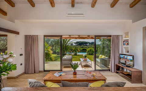 Villa Pineta 6: Interieur Ontwerp, Meubilair, Flooring, Hout, Huis, Bankstel, Verdieping, Tafel, Plafond, Woonkamer