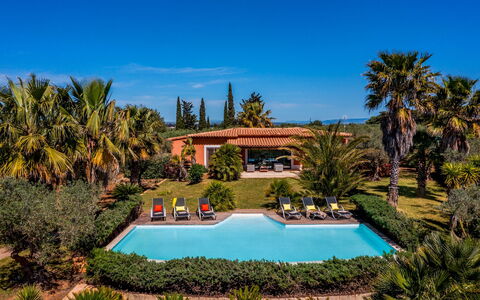 Villa Pineta 6: Blauw, Boom, Zwembad, Toevlucht, Eco Hotel, Landgoed, Hacienda, Landscaping