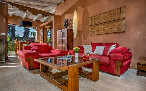 Villa Antura 4: Meubilair, Bankstel, Interieur Ontwerp, Flooring, Hout, Woonkamer, Verdieping, Kamer, Stoel, Houten Vloer