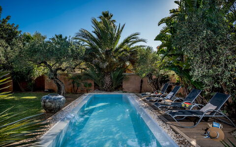 Villa Antura 4: Blauw, Zwembad, Toevlucht, Eco Hotel, Buitenmeubels, Ligstoel, Schaduw, Hotel, Hacienda