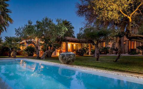 Villa Antura 4: Zwembad, Blauw, Boom, Toevlucht, Landgoed, Eco Hotel, Hacienda, Waterpartij, Thermae, Villa