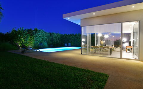 Villa Mandorlo 4: Zwembad, Huis, Schaduw, Landschap Verlichting, Landgoed, Plafond, Toevlucht, Tuin, Eco Hotel, Landscaping