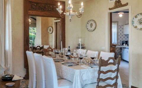 Villa del Prato 8: Meubilair, Interieur Ontwerp, Tafel, Stoel, Eetkamer, Keuken En Eettafel, Plafond, Kroonluchter, Kamer, Verlichting