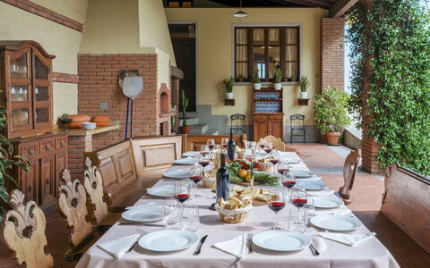 Tenuta Navelli 12+2: Meubilair, Tafel, Stoel, Interieur Ontwerp, Keuken En Eettafel, Tableware, Eetkamer, Plafond, Flooring, Kamer