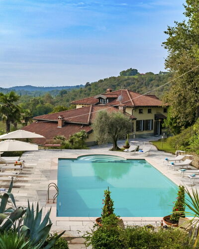 Tenuta Navelli 12+2: Zwembad, Toevlucht, Eco Hotel, Landgoed, Thermae, Hacienda, Villa, Badplaats, Buitenmeubels, Paraplu