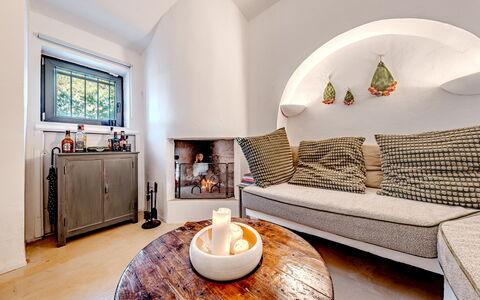 Casale di Amelì 5: Meubilair, Interieur Ontwerp, Muur, Flooring, Verdieping, Kamer, Verlichting, Plafond, Huis, Woonkamer