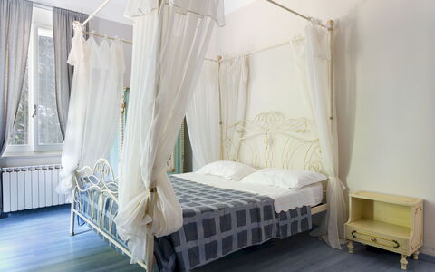 Nonna Isa 12: Meubilair, Bed, Interieur Ontwerp, Slaapkamer, Bedding, Verdieping, Flooring, Laken, Hout, Kamer