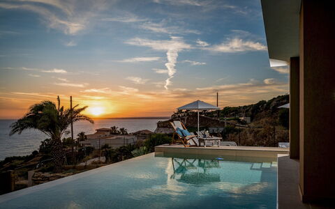 Villa Mulberry 10: Blauw, Water, Zwembad, Kust En Oceanic Landvormen, Zee, Toevlucht, Kust, Schemer, Oceaan, Avond