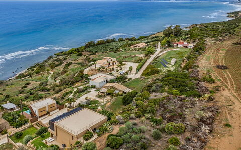 Villa Mulberry 10: Kust, Zwemwater, Kust En Oceanic Landvormen, Vogelperspectief, Zee, Landschap, Natuurlijk Landschap, Luchtfotografie, Woongebied
