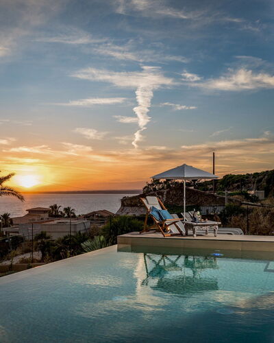 Villa Mulberry 10: Blauw, Water, Zwembad, Kust En Oceanic Landvormen, Zee, Toevlucht, Kust, Schemer, Oceaan, Avond
