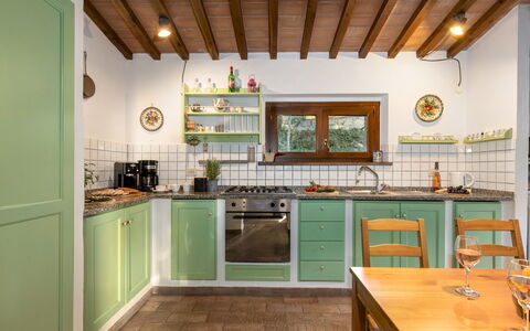 La Nula 4: Keuken, Interieur Ontwerp, Hout, Countertop, Meubilair, Cabinetry, Toestel Van De Keuken, Flooring, Plafond, Major Appliance