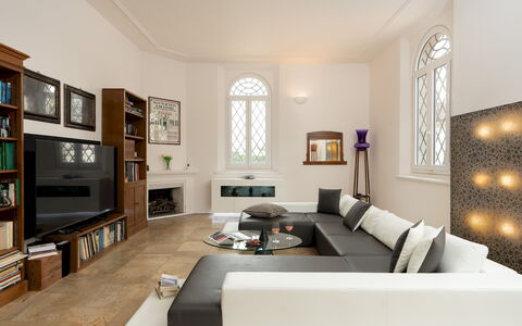 Villa Laguna 10: Meubilair, Interieur Ontwerp, Flooring, Bankstel, Muur, Verdieping, Woonkamer, Hout, Plafond, Kamer