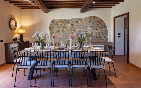 Podere San Lorenzo 12: Meubilair, Interieur Ontwerp, Tafel, Hout, Eetkamer, Flooring, Keuken En Eettafel, Stoel, Verlichting, Verdieping