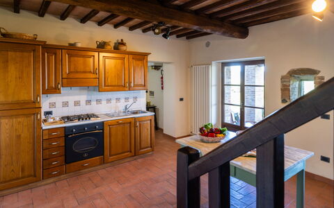 Podere San Lorenzo 12: Flooring, Hout, Meubilair, Interieur Ontwerp, Verdieping, Countertop, Keuken, Kamer, Plafond, Cabinetry