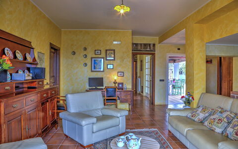 Villa Ipazia 6: Meubilair, Interieur Ontwerp, Flooring, Muur, Verdieping, Kamer, Plafond, Hout, Bankstel, Woonkamer