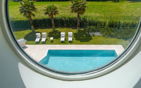 Villa Mandara 8+2: Zwembad, Toevlucht, Hotel, Waterpartij
