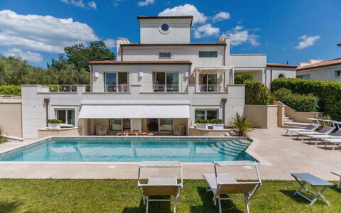 Villa Mandara 8+2: Zwembad, Woongebied, Huis, Huis, Landgoed, Herenhuis, Toevlucht, Hacienda, Villa, Balkon