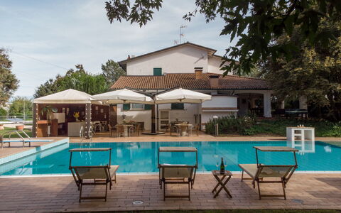 La Scuderia 8: Zwembad, Toevlucht, Landgoed, Eco Hotel, Hacienda, Schaduw, Hotel, Villa, Buitenmeubels, Badplaats